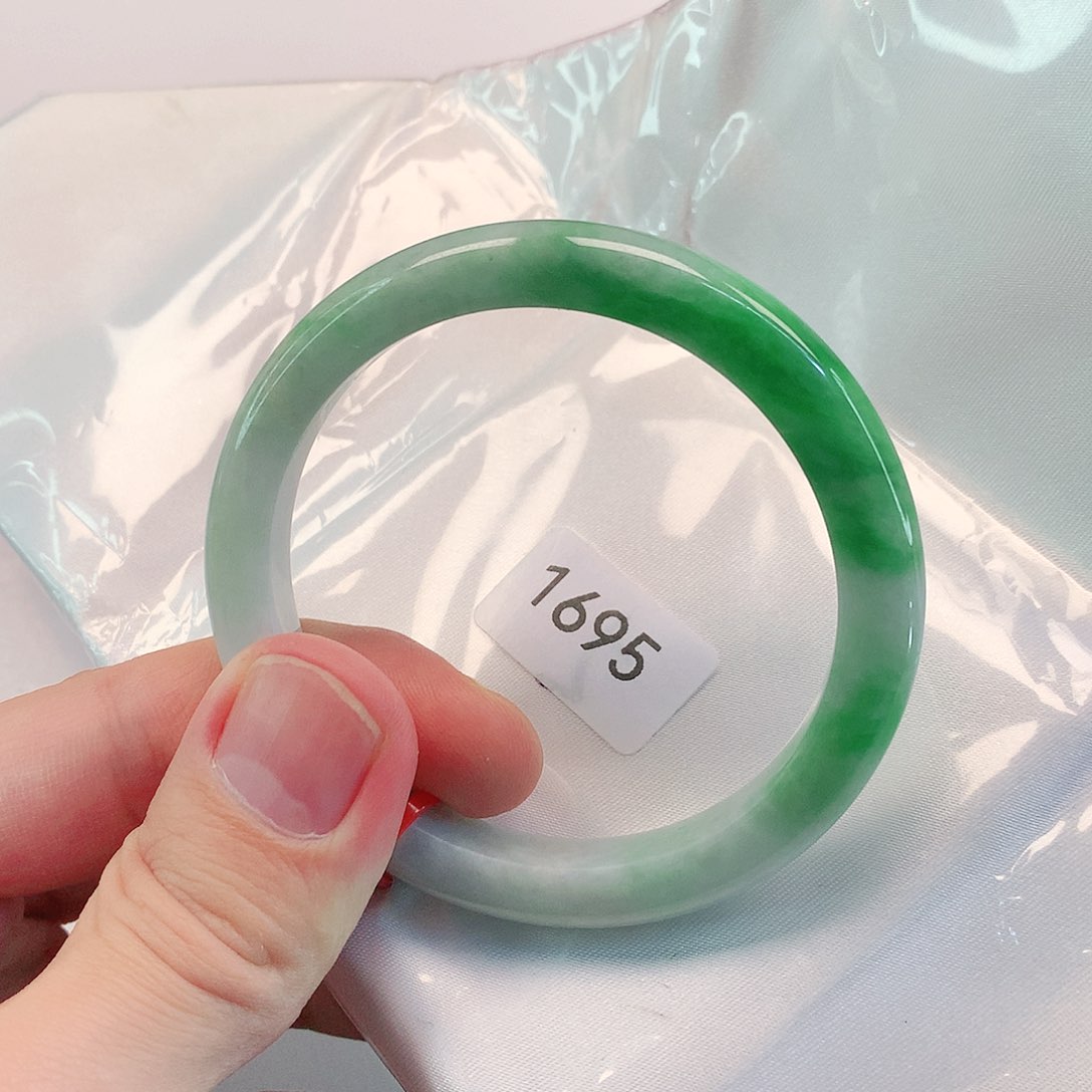 翡翠手镯未镶嵌翡翠手镯1695
