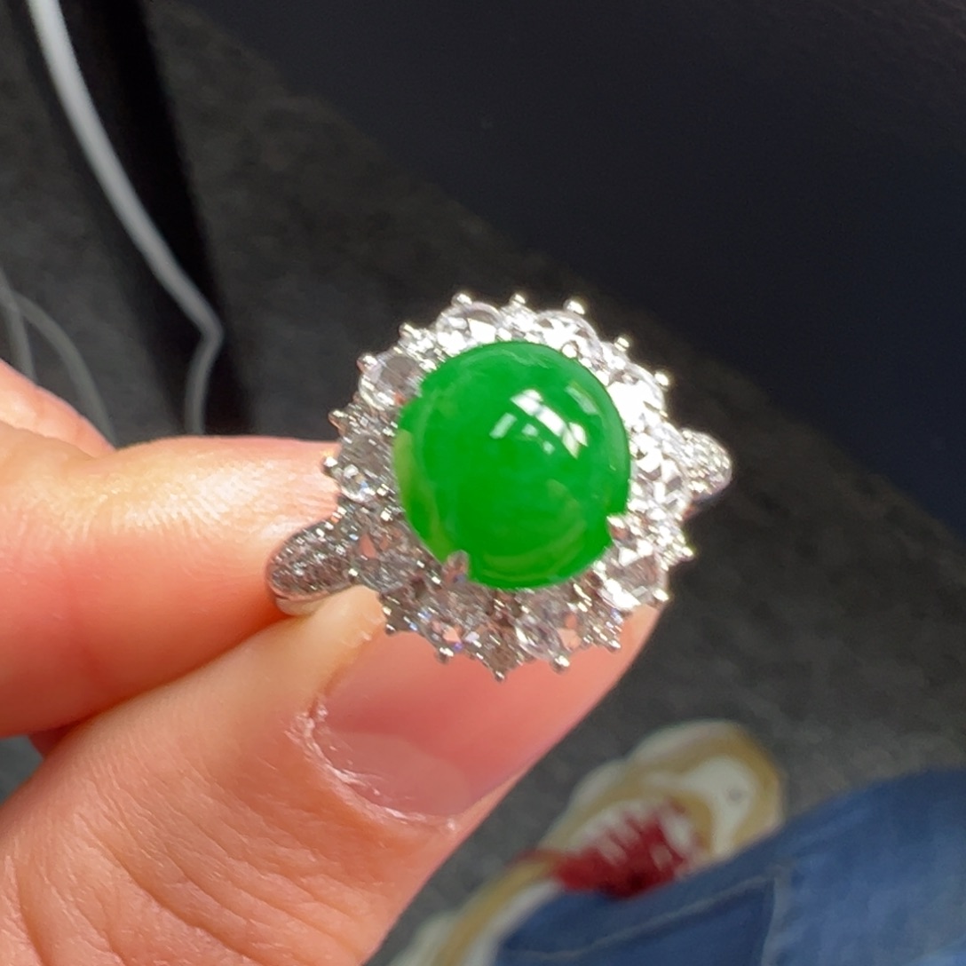 翡翠戒指18K金镶嵌翡翠戒指