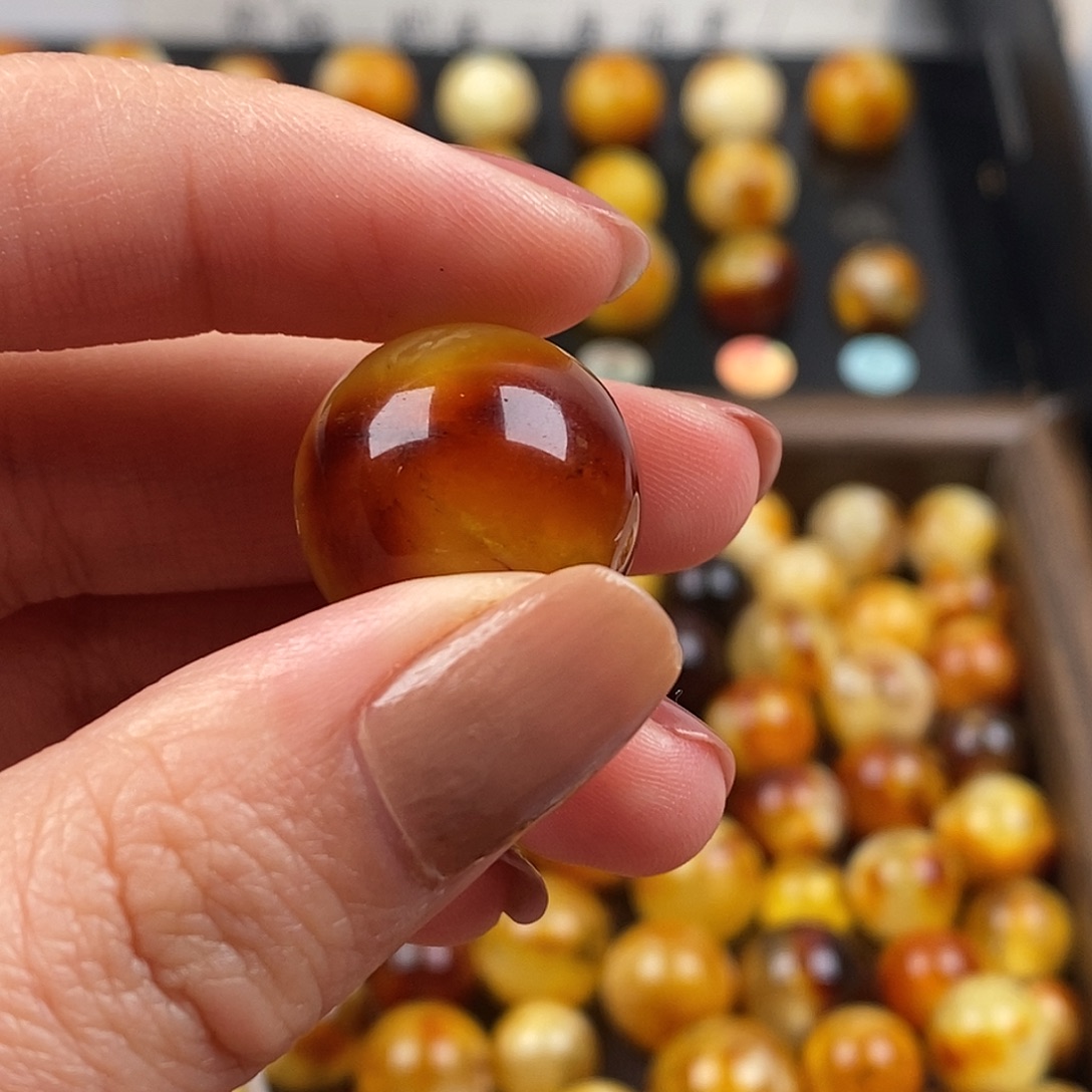 K***g琥珀未镶嵌裸石蜜蜡