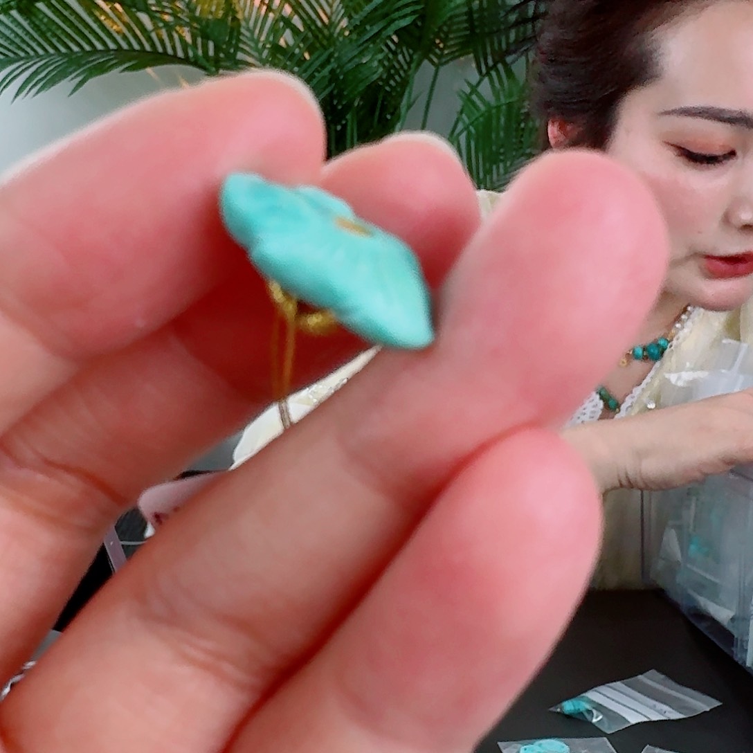 未镶嵌绿松石珠宝奇石