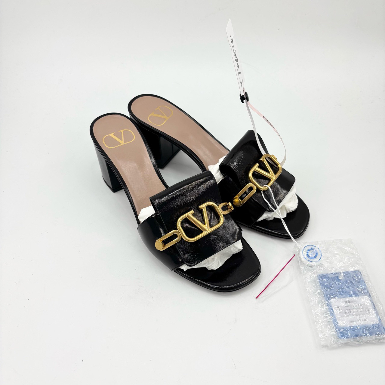 全新未使用 Valentino/华伦天奴 37.5码/金色v扣断跟拖鞋/TT0684