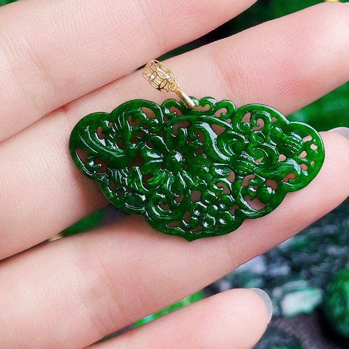 翡翠18K金镶嵌颈饰多样性