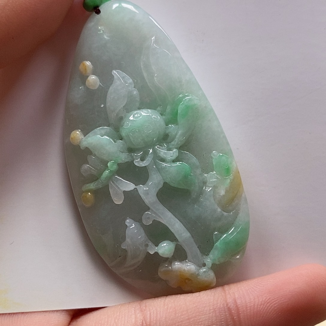 翡翠挂件未镶嵌莲年有余