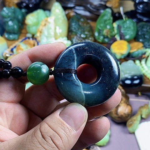 未镶嵌蛇纹石玉手链