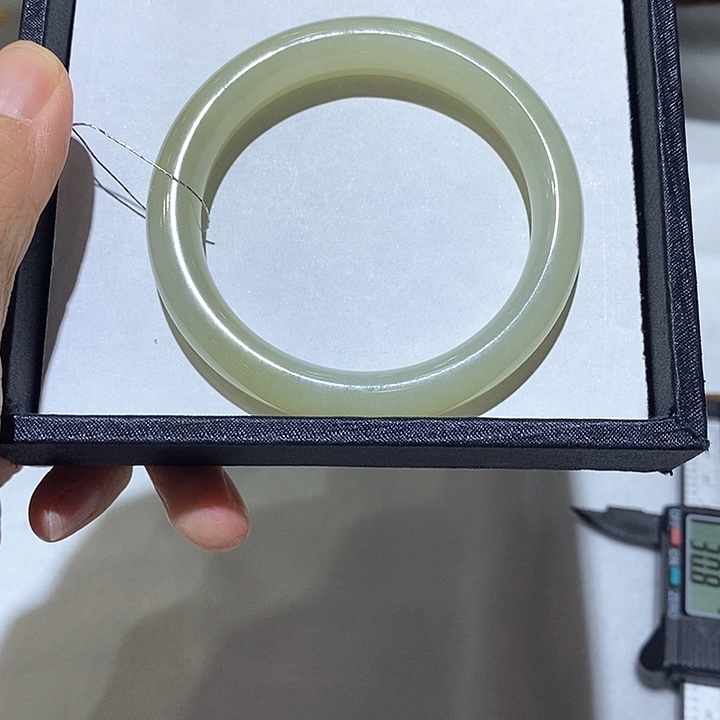 未镶嵌手镯和田玉和田玉镯