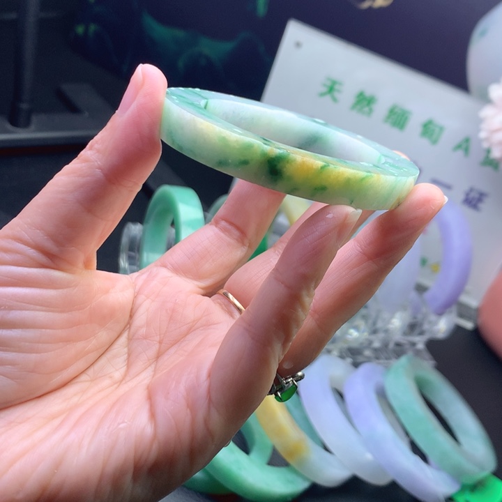 未镶嵌翡翠手镯定制翡翠