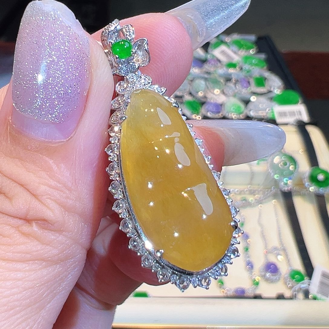 翡翠吊坠(不含链)18K金镶嵌翡翠