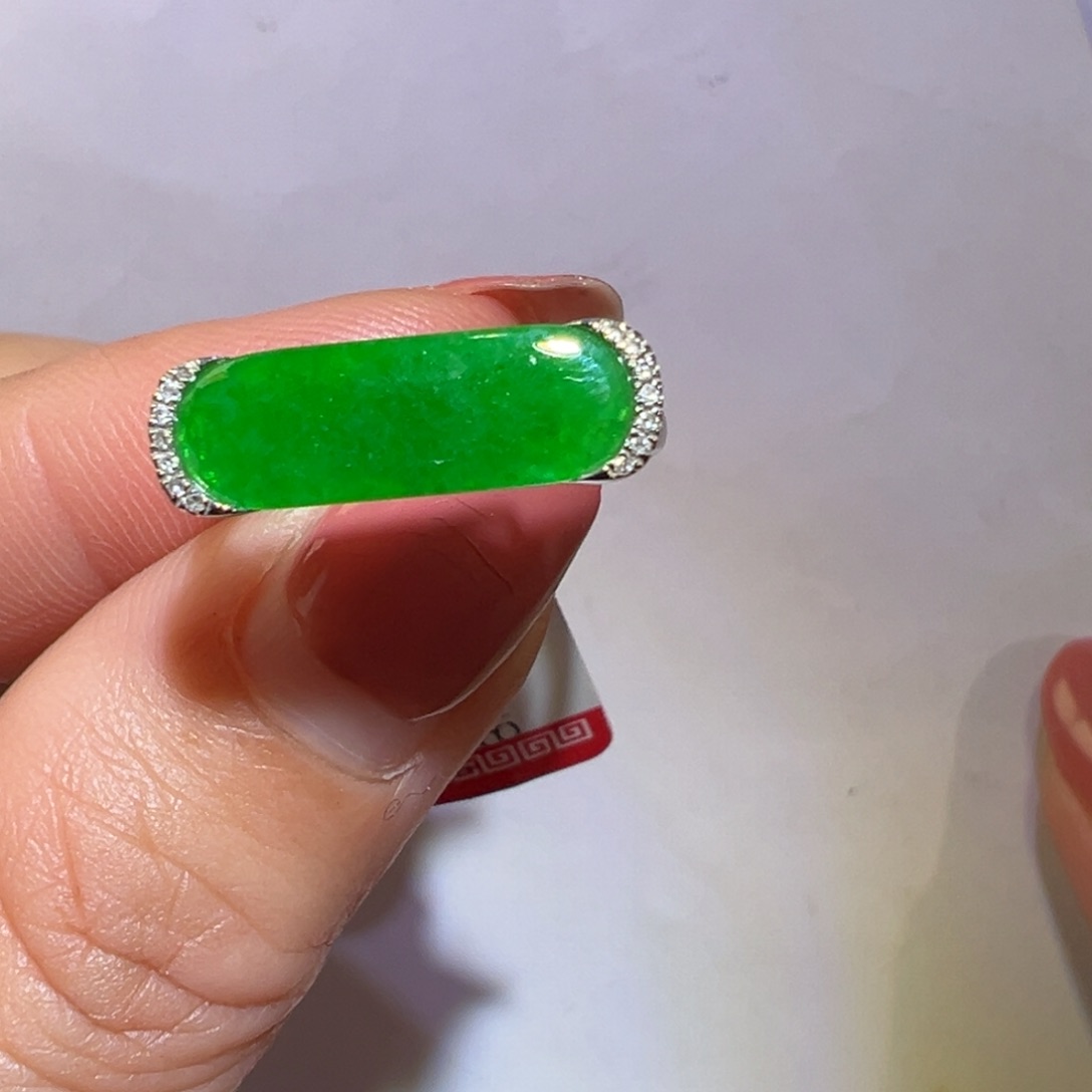 翡翠颈饰18K金镶嵌戒指