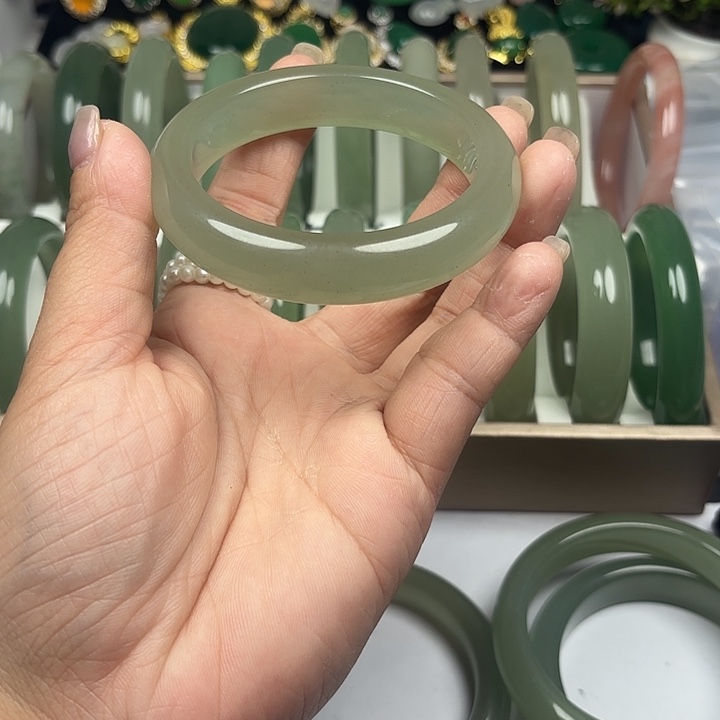 东陵石未镶嵌手镯