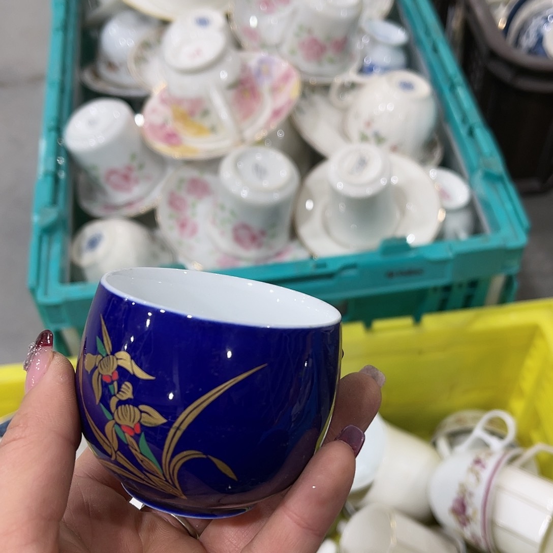 瓷片W****n我想说什么我没办法不听