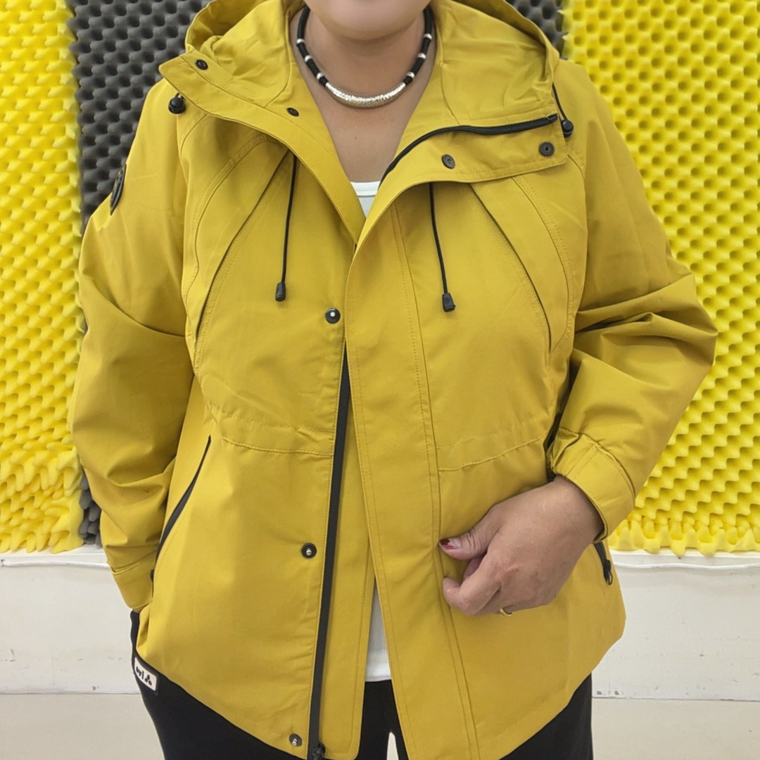 女秋季慵懒风厚款常规连帽冲锋衣
