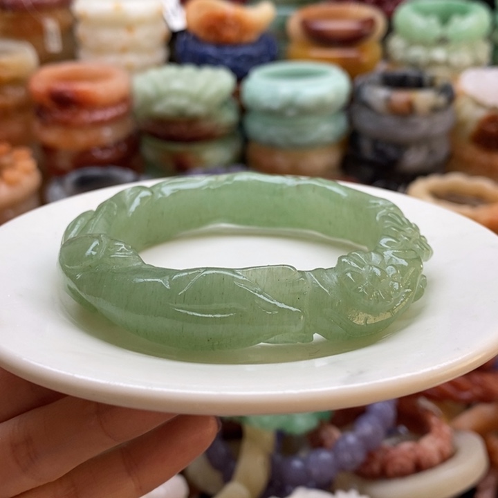 石英岩玉未镶嵌手镯圈口60