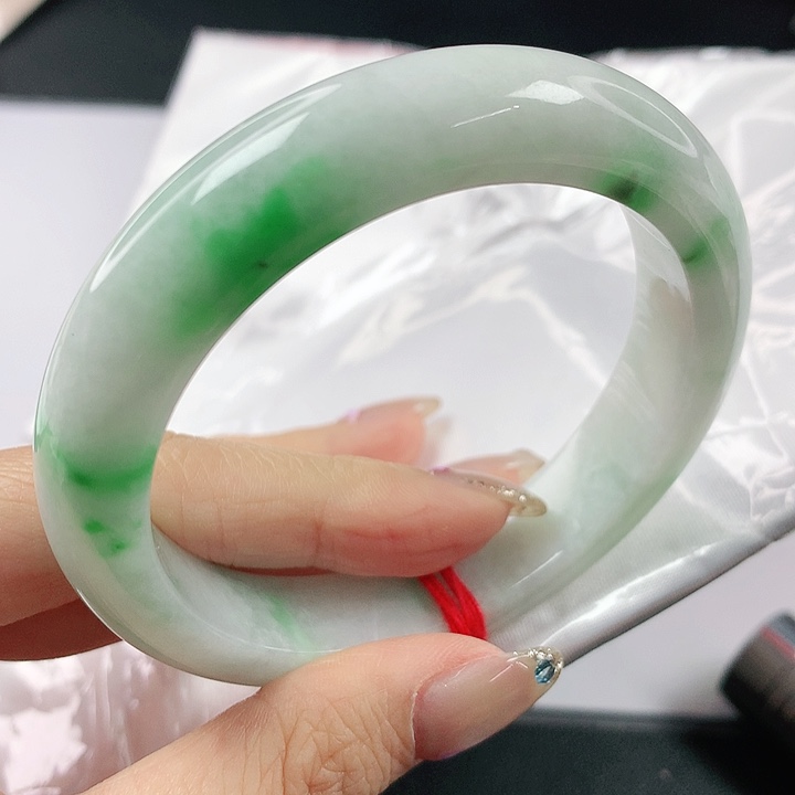 未镶嵌手镯翡翠，647