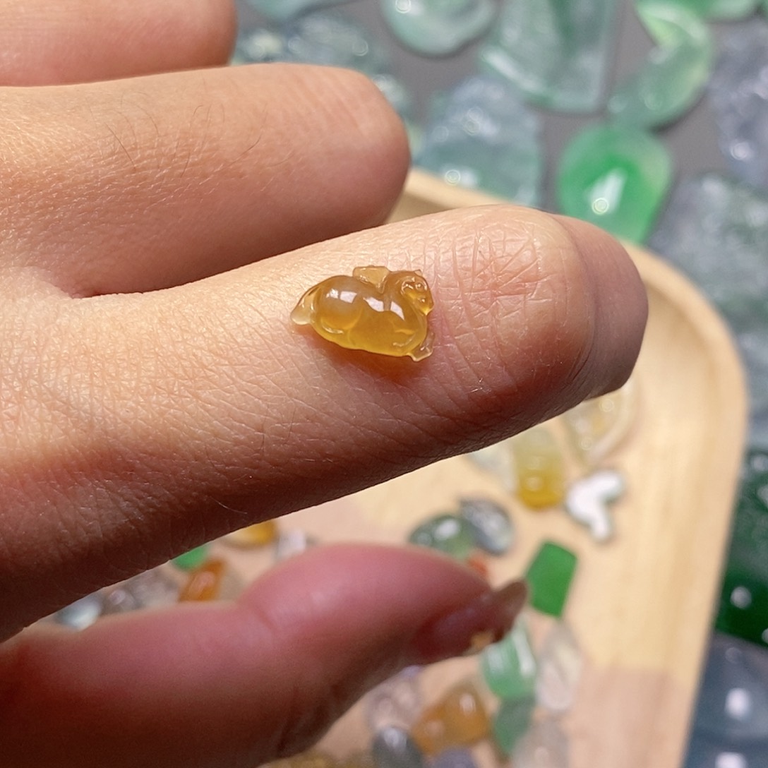 翡翠颈饰未镶嵌翡翠