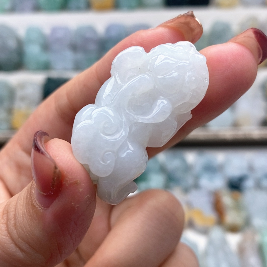 翡翠吊坠(赠链)未镶嵌