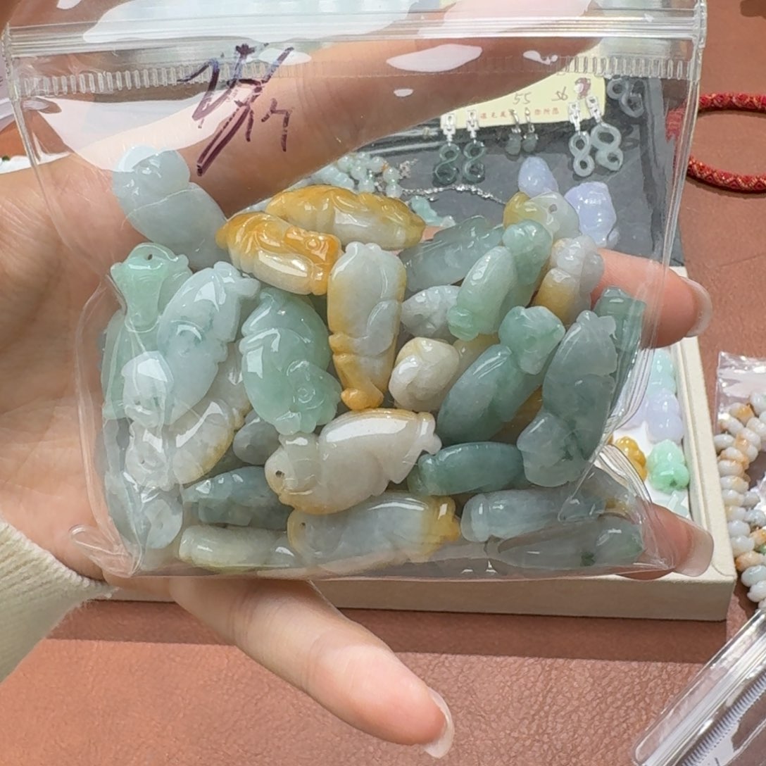 未镶嵌挂件翡翠福利1个，不包邮，拍邮费发货