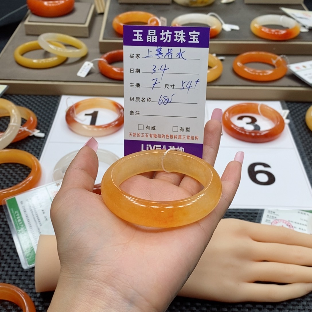 石英质玉手镯未镶嵌上****！