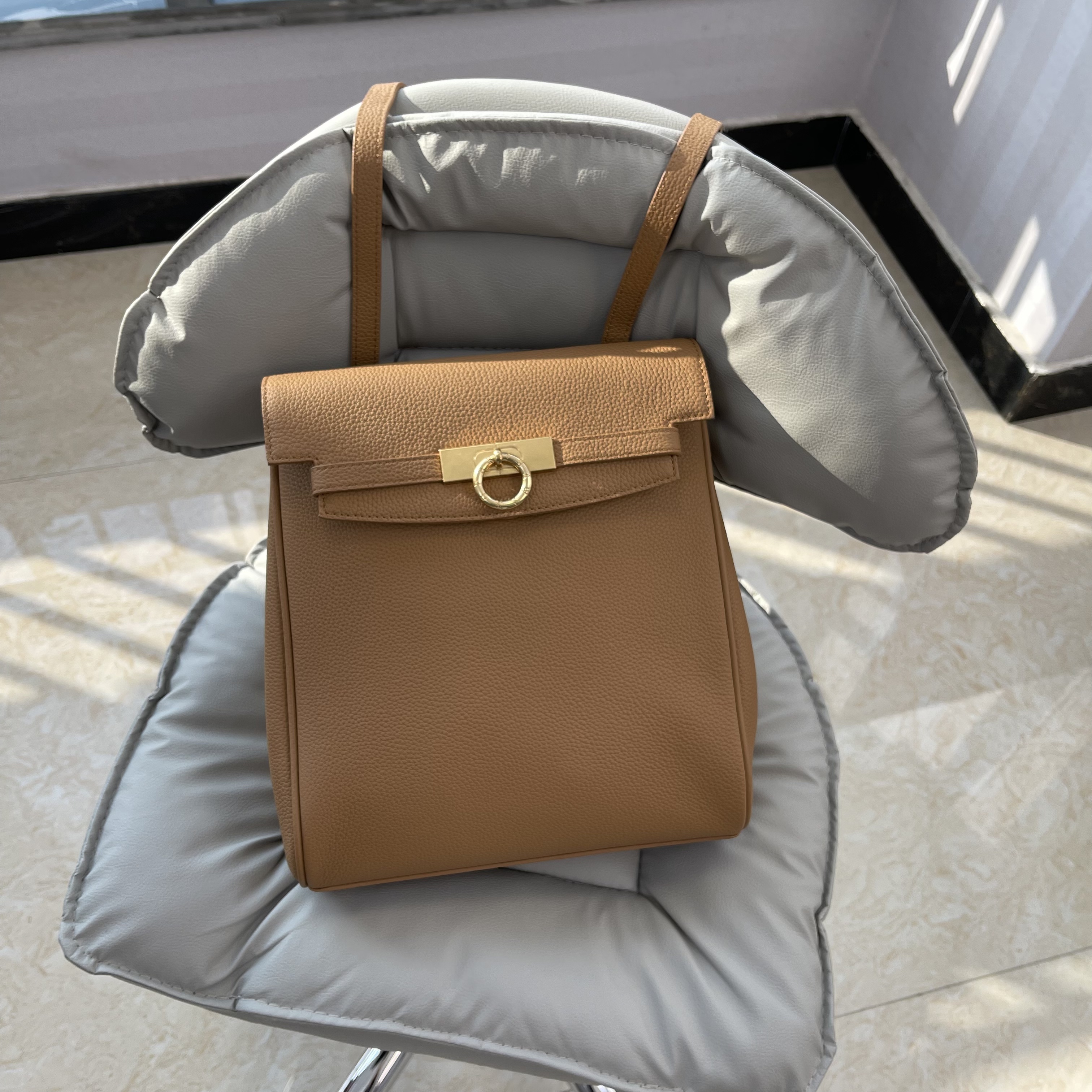 纽约小众品牌双肩背包，头层牛皮单肩斜挎多功能凯莉包。