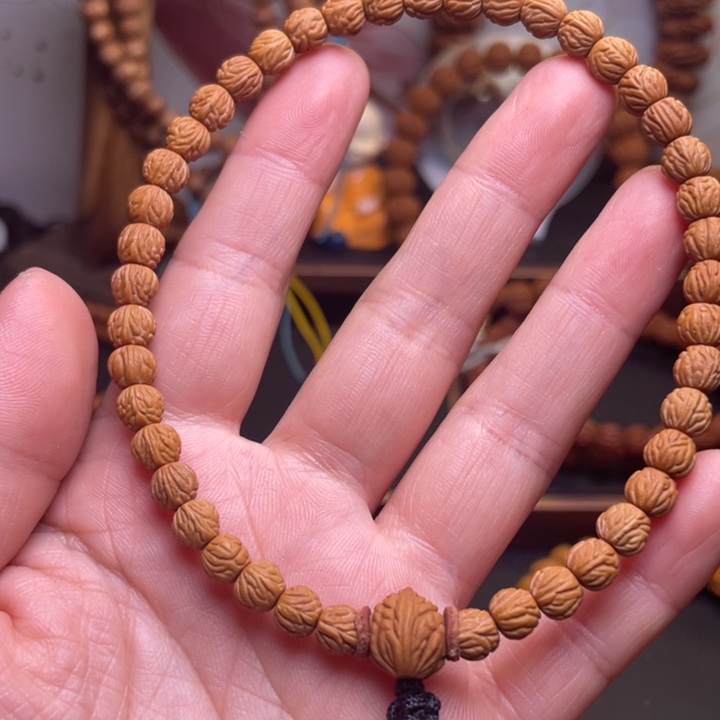 李***六吊坠桃核龙文桃核