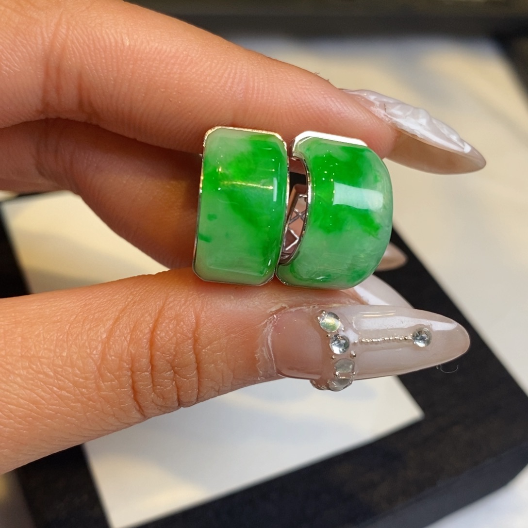 翡翠耳饰18K金镶嵌设计款半圆耳包