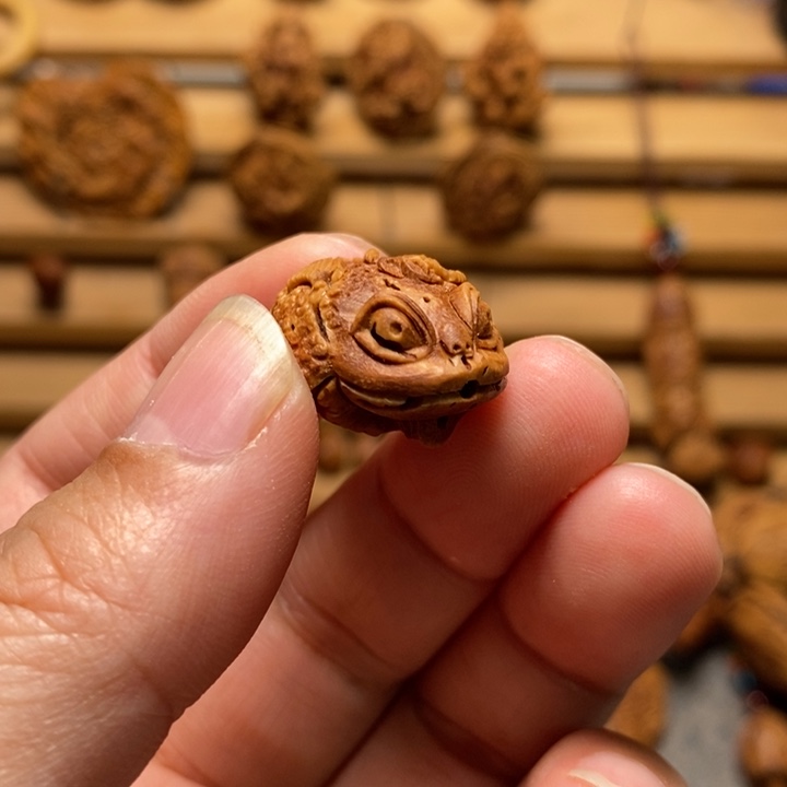 桃核雕刻金蟾单颗