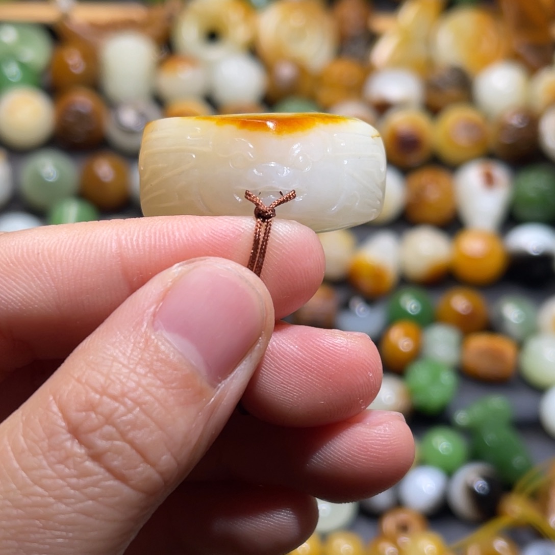 和田玉配饰未镶嵌阿***睡