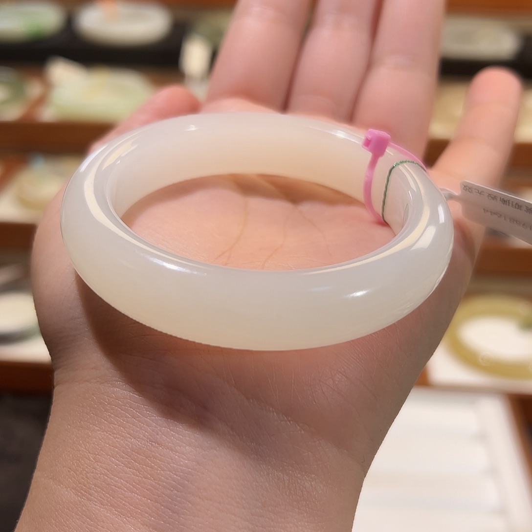 和田玉手镯未镶嵌冰白小宽胎