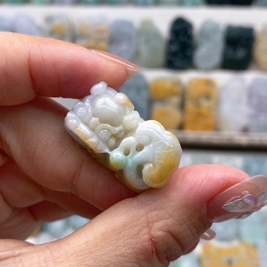 翡翠吊坠(赠链)未镶嵌