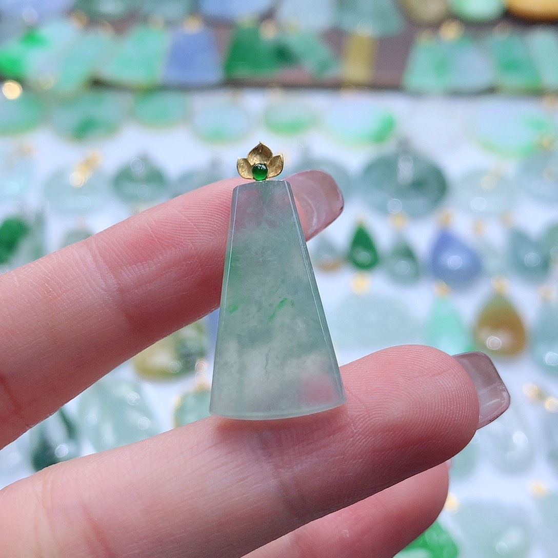 翡翠颈饰未镶嵌翡翠