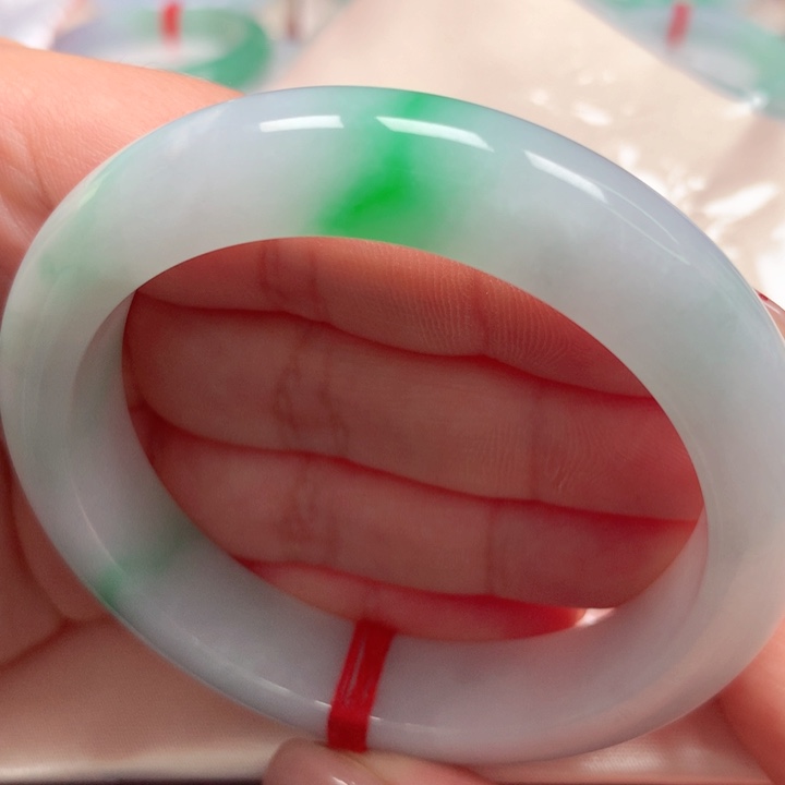 翡翠手镯未镶嵌白底青51色辣