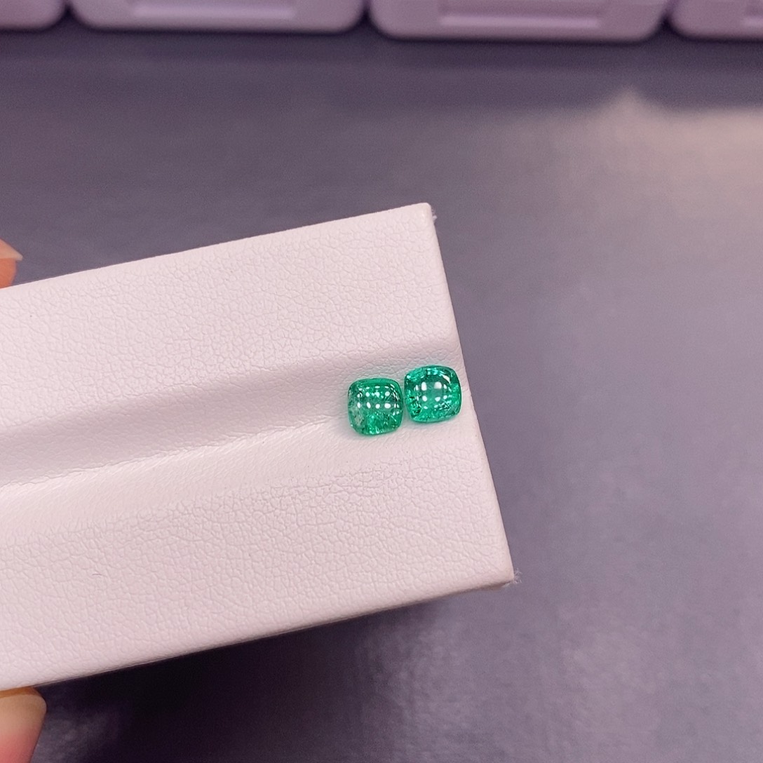 裸石祖母绿680一粒，仅供展示，挑好上定向