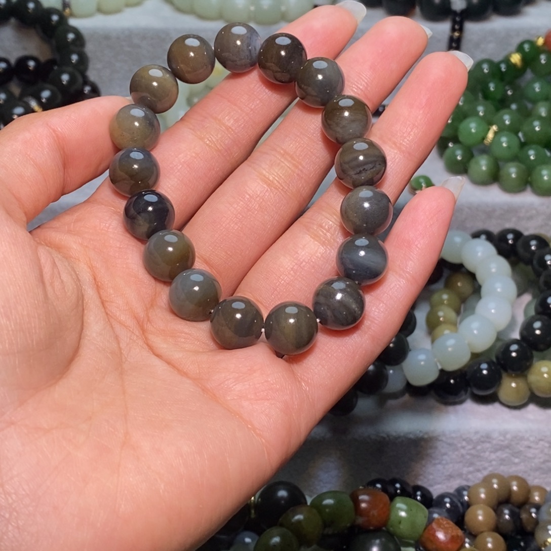 玉***人和田玉未镶嵌手链