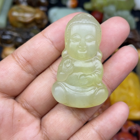 蛇纹石玉未镶嵌颈饰30
