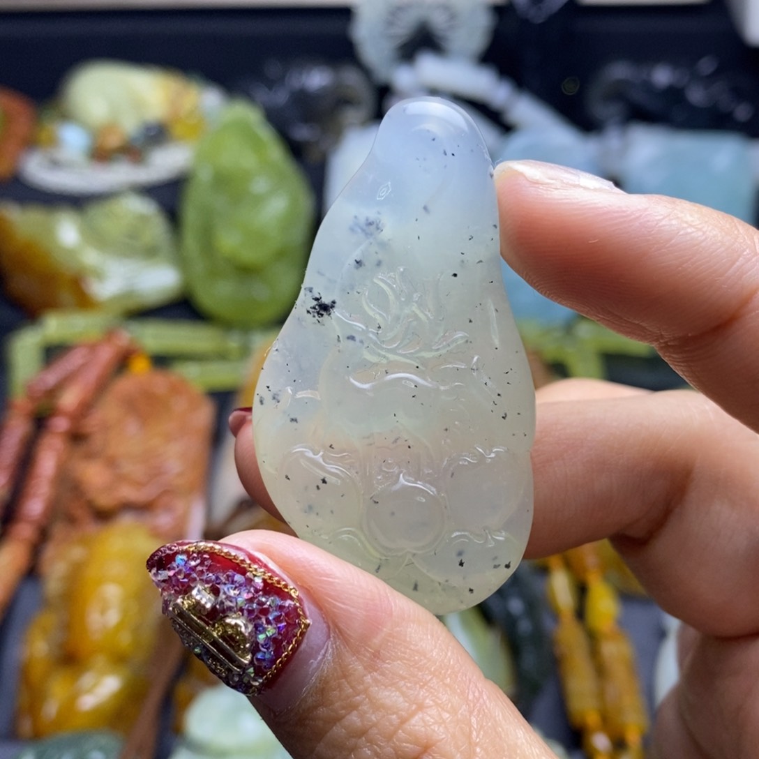 蛇纹石玉颈饰未镶嵌