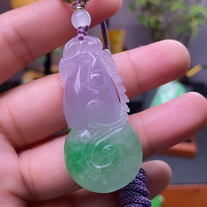 翡翠未镶嵌吊坠(赠链)