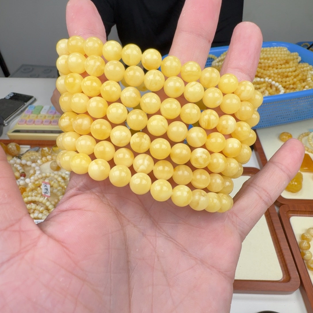 琥珀未镶嵌裸石多样性发其一