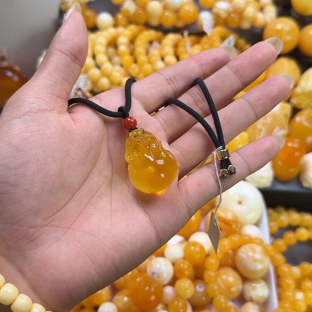 未镶嵌琥珀珠宝奇石