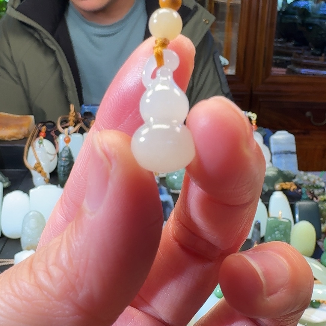 乐****和田玉未镶嵌颈饰