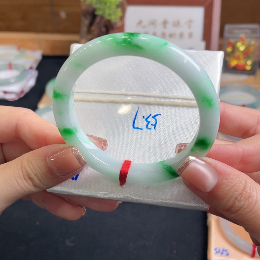 翡翠手镯未镶嵌53.7 泥鳅背