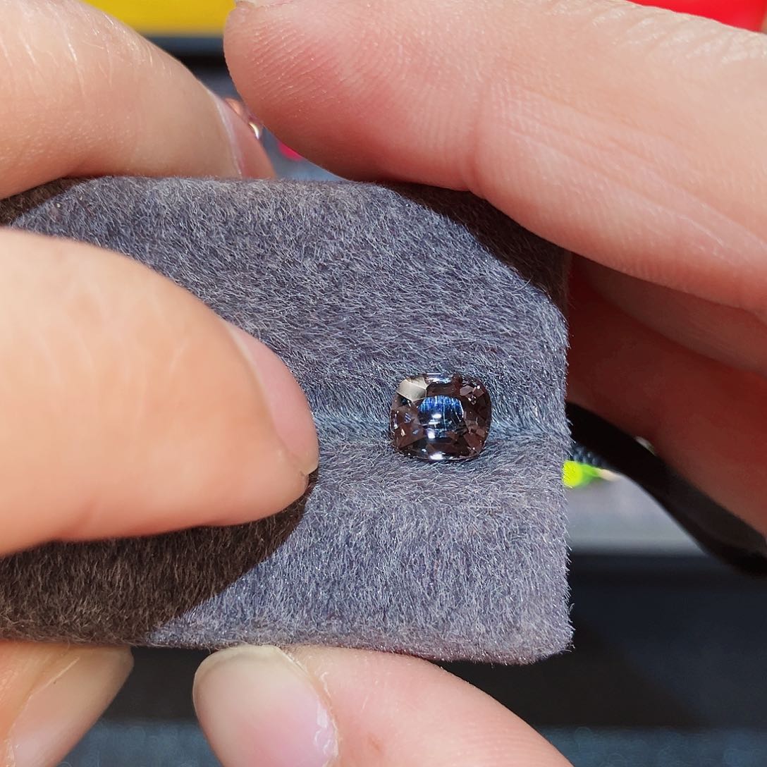 尖晶石裸石未镶嵌1.26ct黑武士