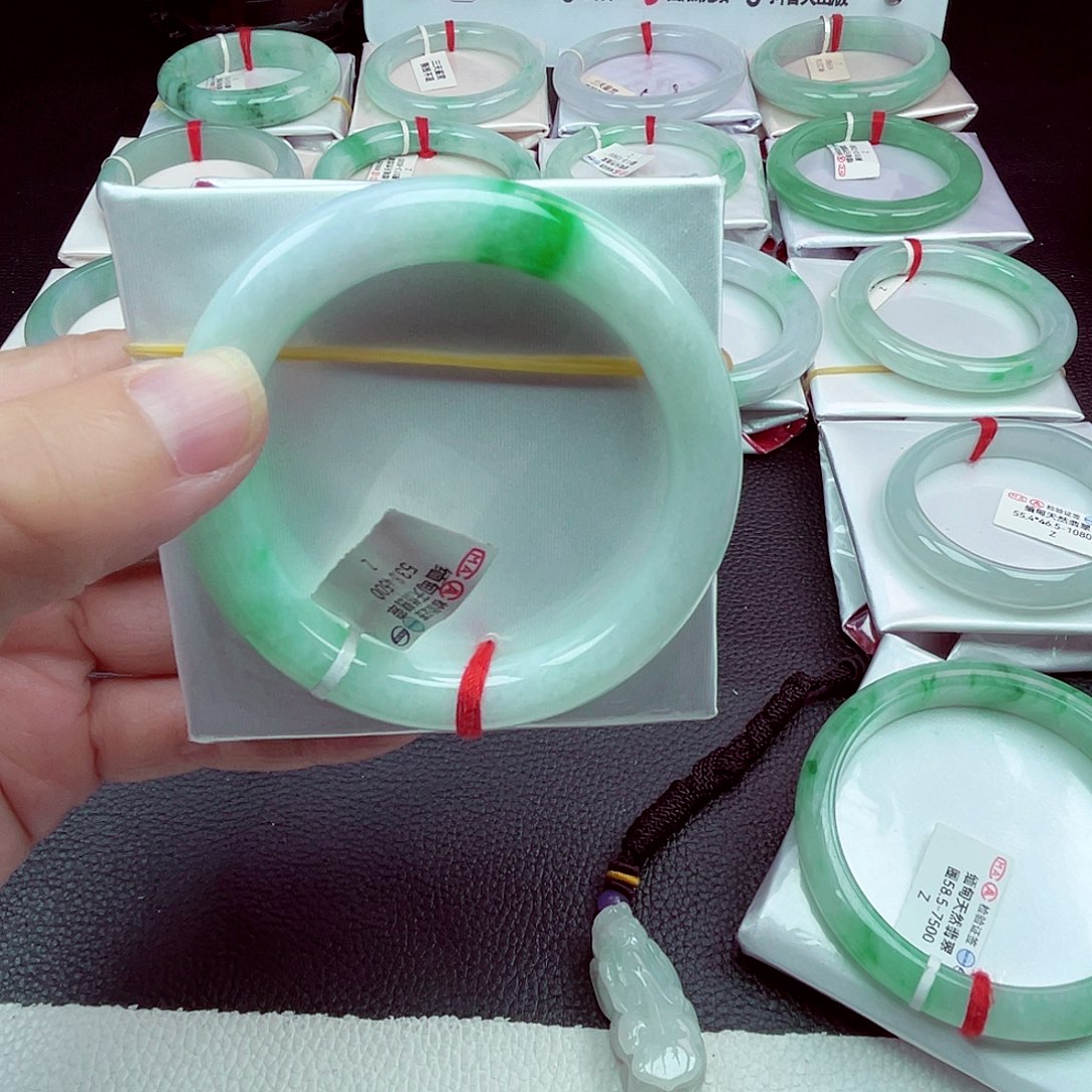 翡翠手镯未镶嵌可*天然缅甸翡翠