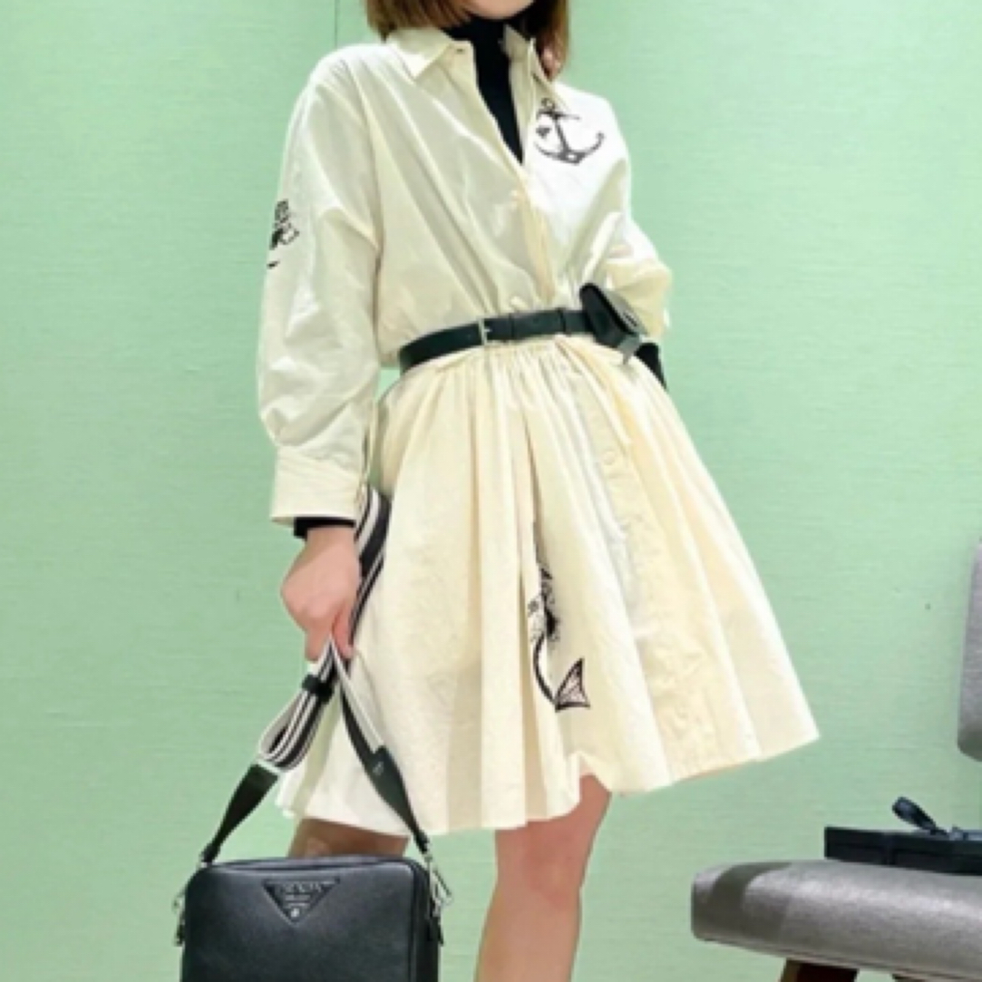 全新未使用 Prada/普拉达 浅黄色美人鱼印花连衣裙/38码/D01489