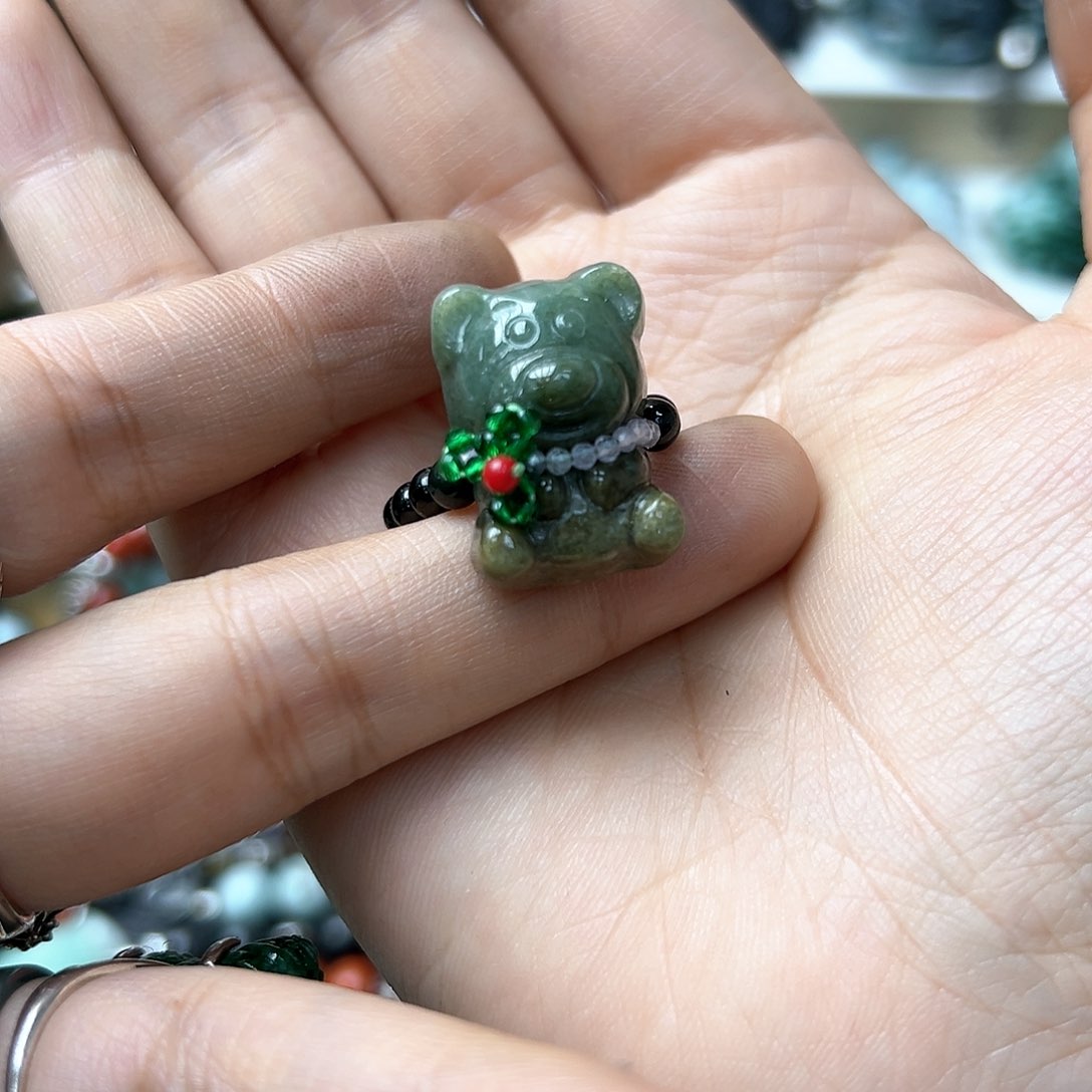 翡翠颈饰未镶嵌戒指