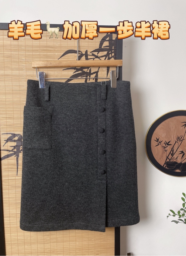 时尚纽扣装饰高腰显瘦毛呢半身裙秋冬短裙