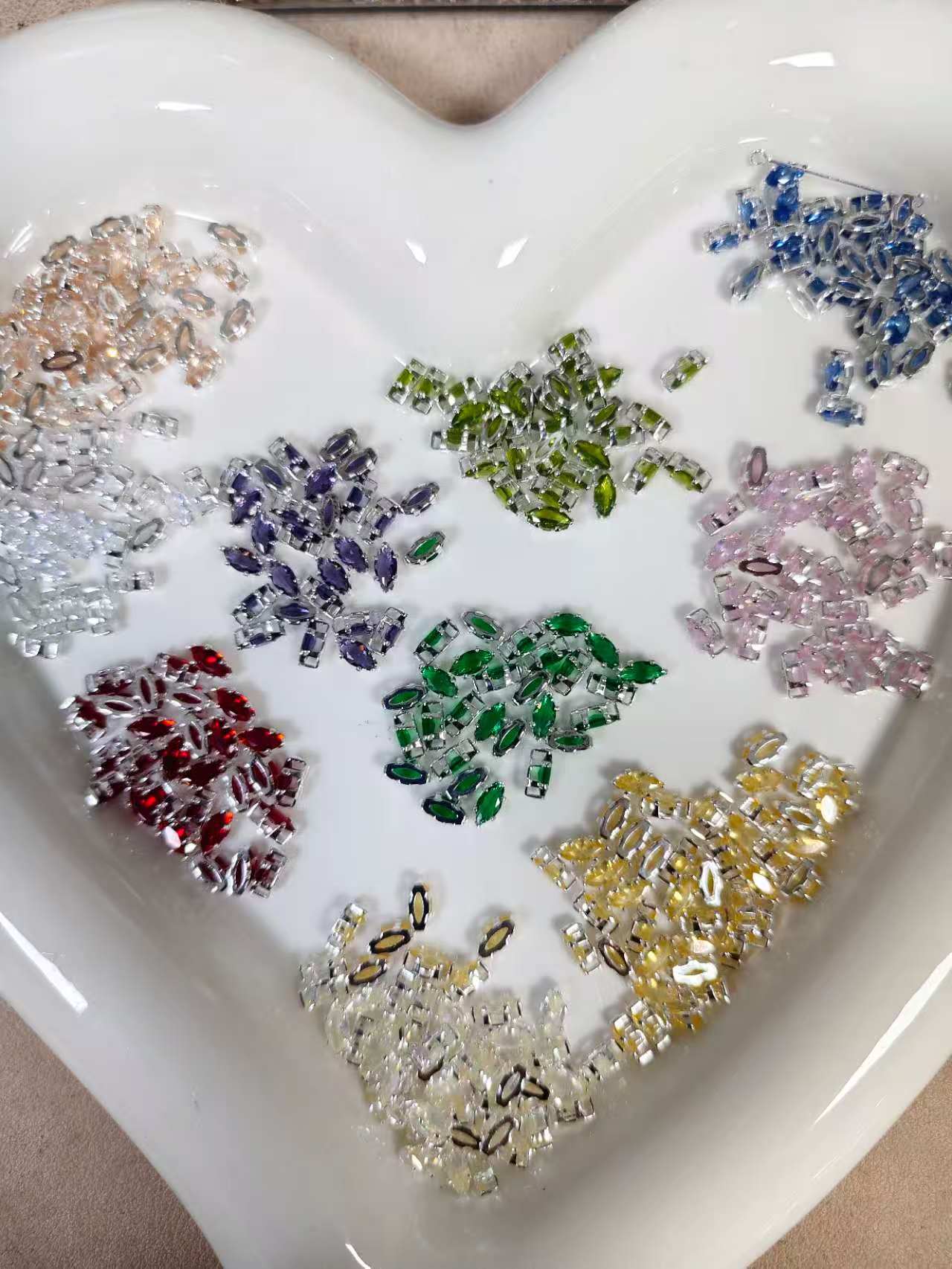 厂家源头diy供货爆闪3X6马眼平底锆石爪钻穿手链必备