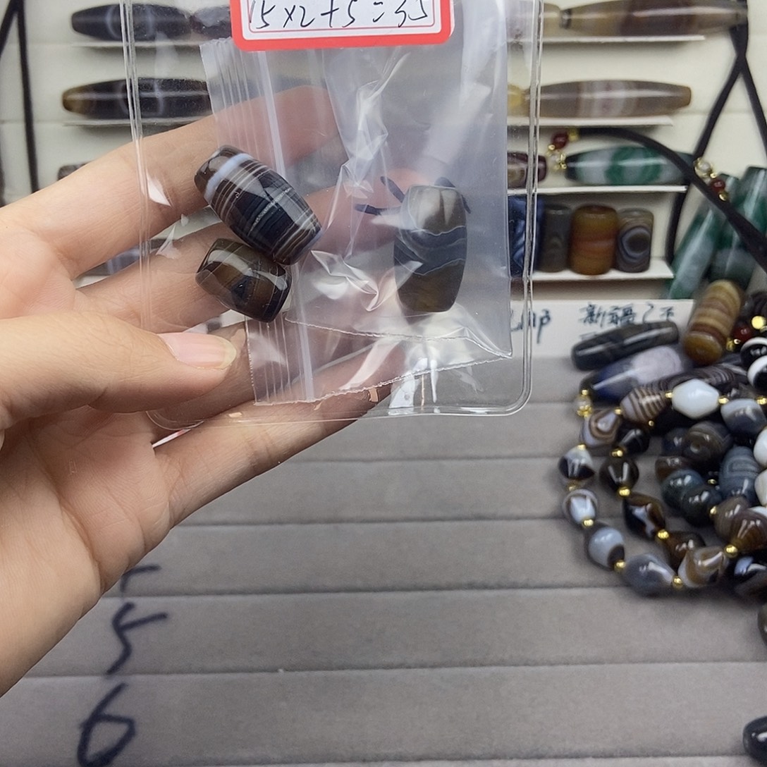 民***哥玛瑙/玉髓未镶嵌颈饰