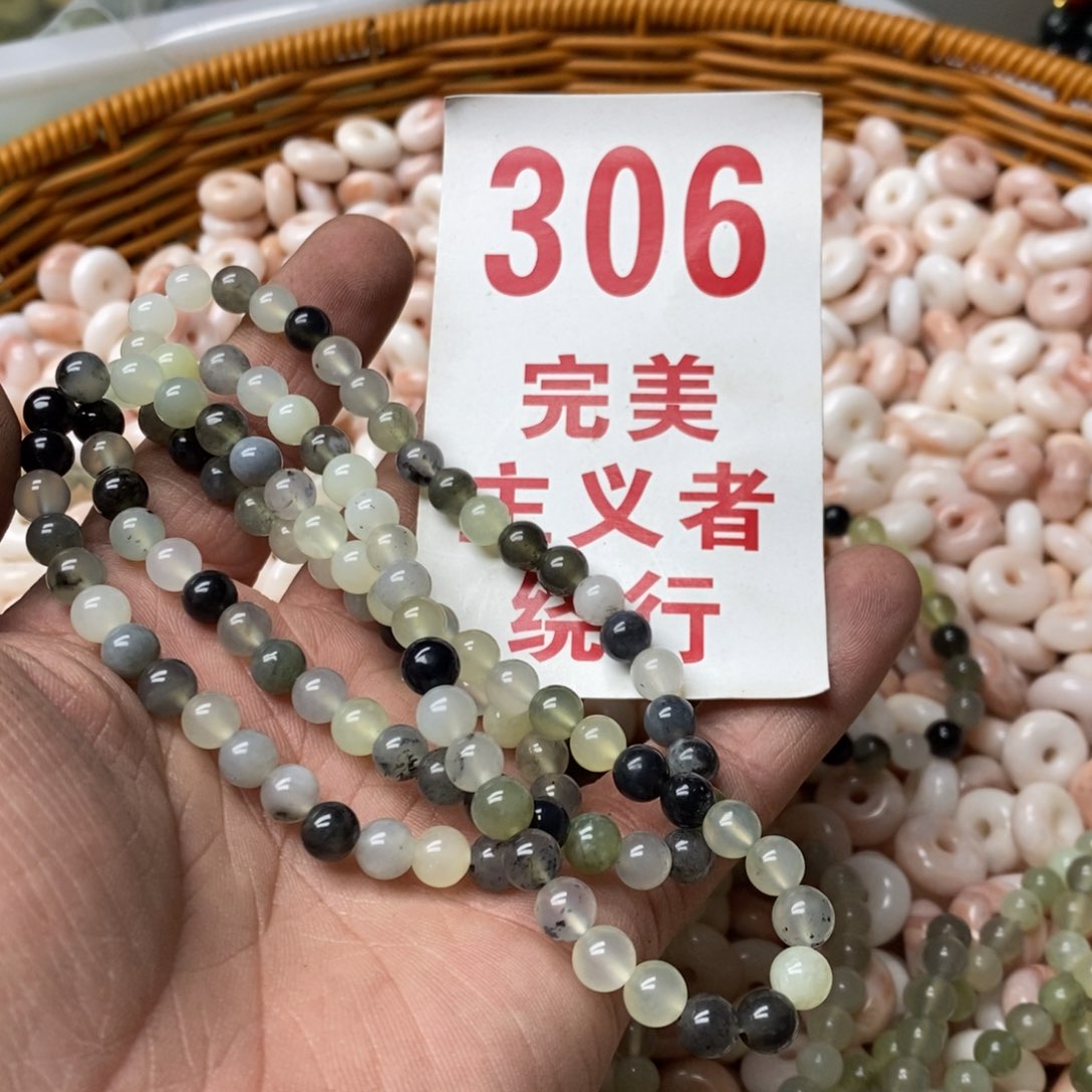 蛇纹石玉挂坠未镶嵌