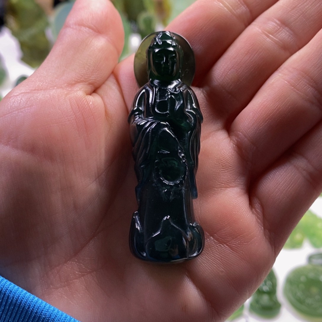 蛇纹石玉颈饰未镶嵌