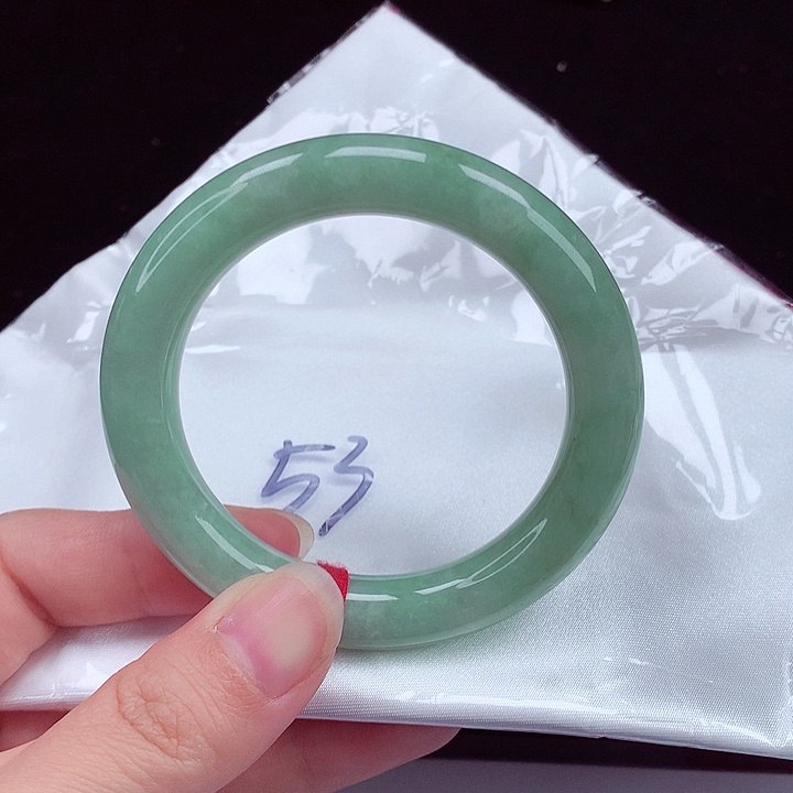 翡翠手镯未镶嵌翡翠