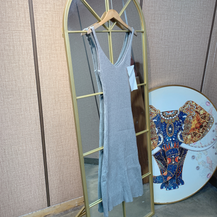 UU076孕妇灰色针织吊带裙90-130